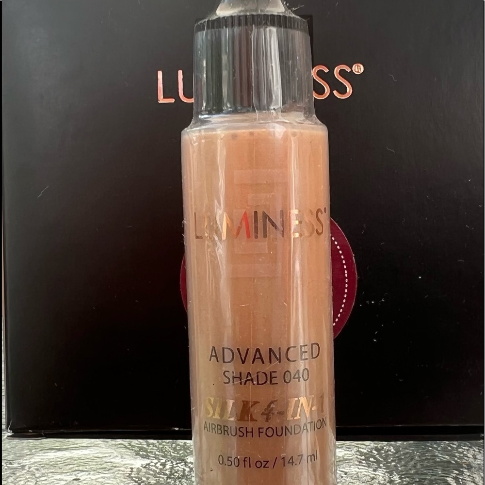 Luminess Air SIlk 4 in 1 airbrush makeup shade 40